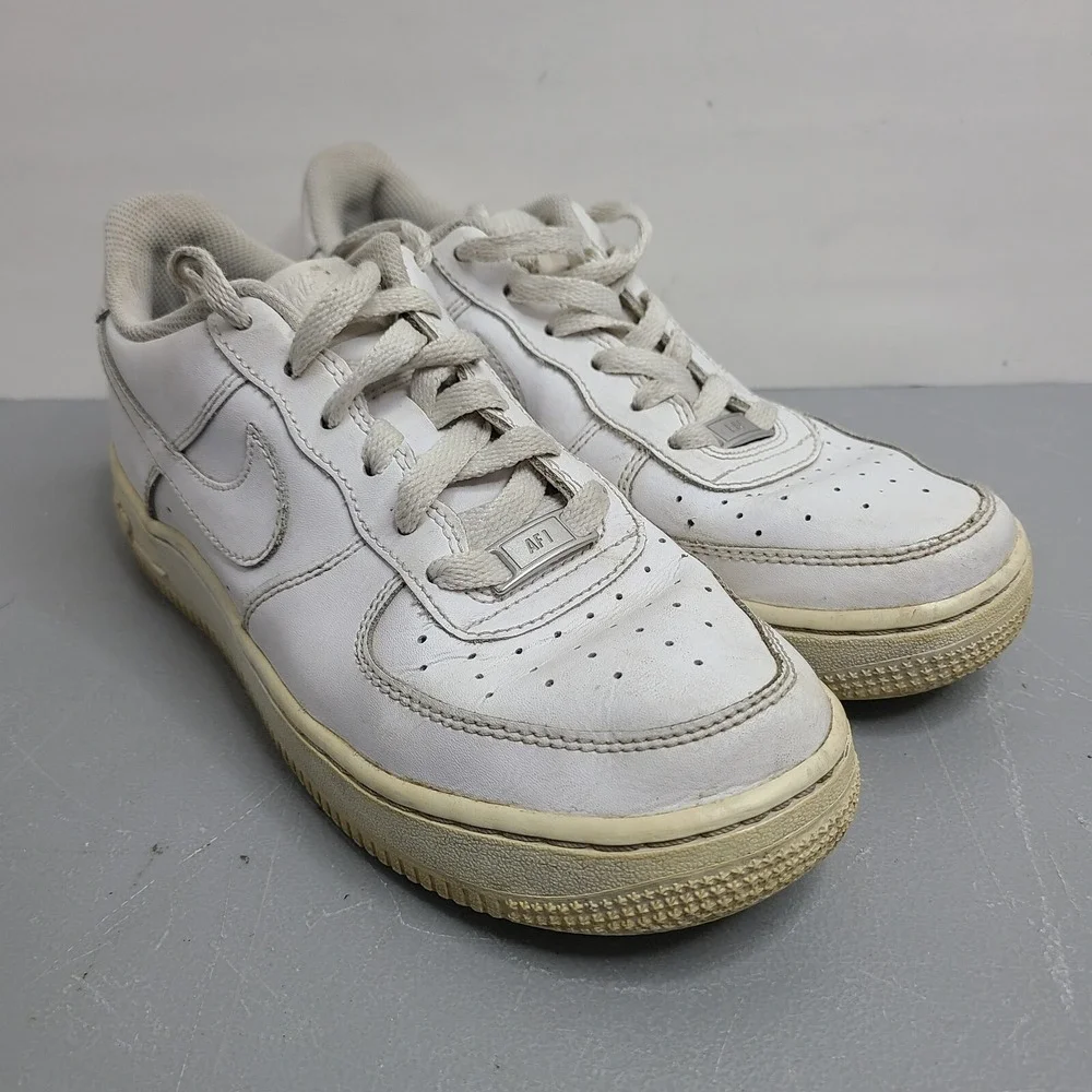 Nike Air Force 1 AF1 Shoes Youth‎ Size 5.5Y Triple White Low Sneakers 314192-117
